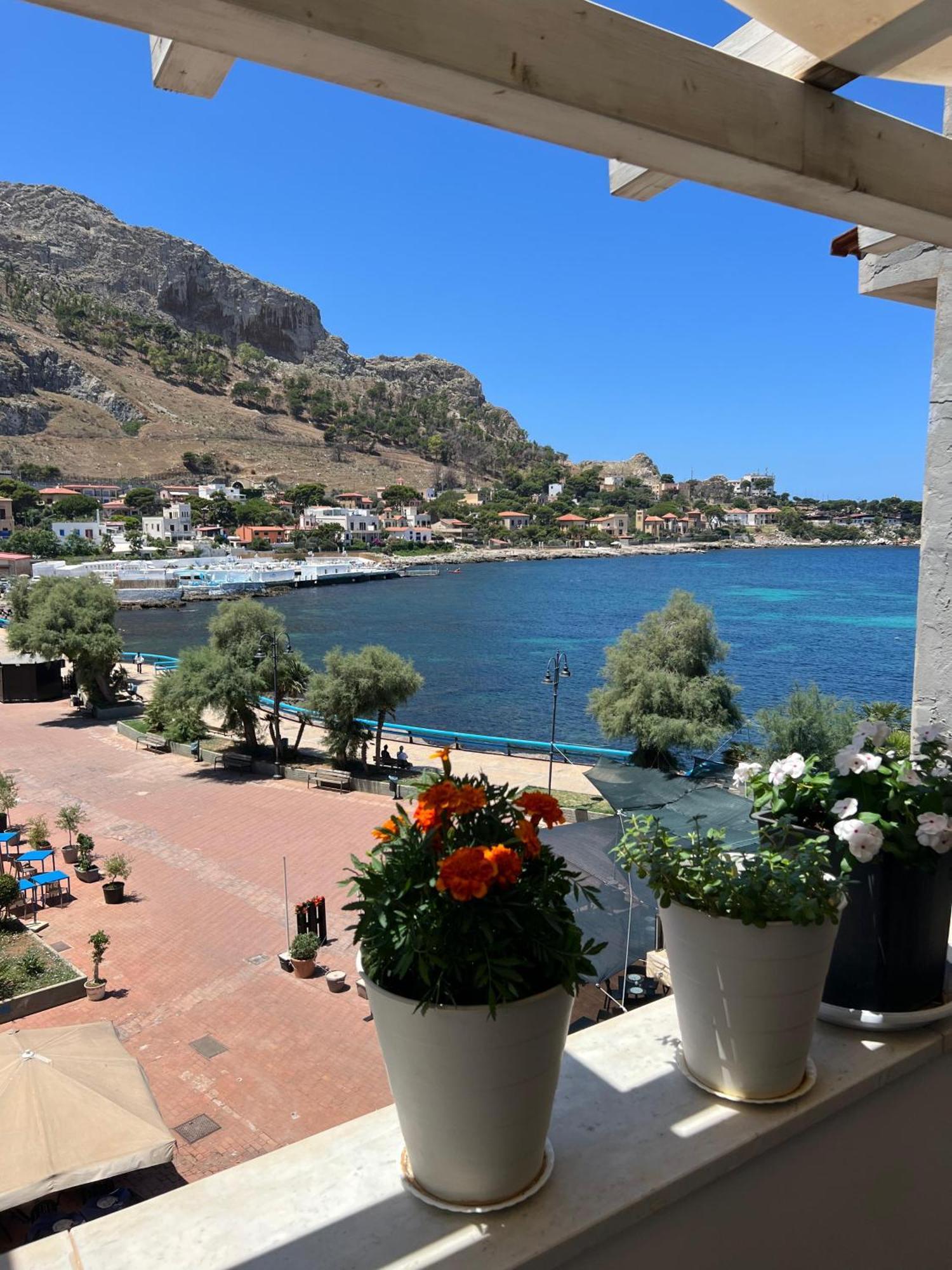 La Piazzetta A Mare Holiday House Sferracavallo Exteriér fotografie