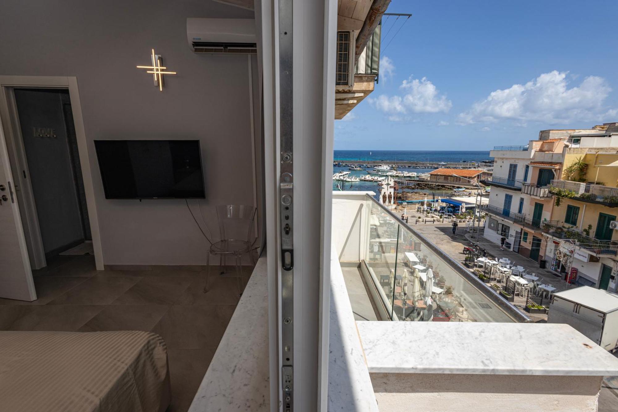 La Piazzetta A Mare Holiday House Sferracavallo Exteriér fotografie
