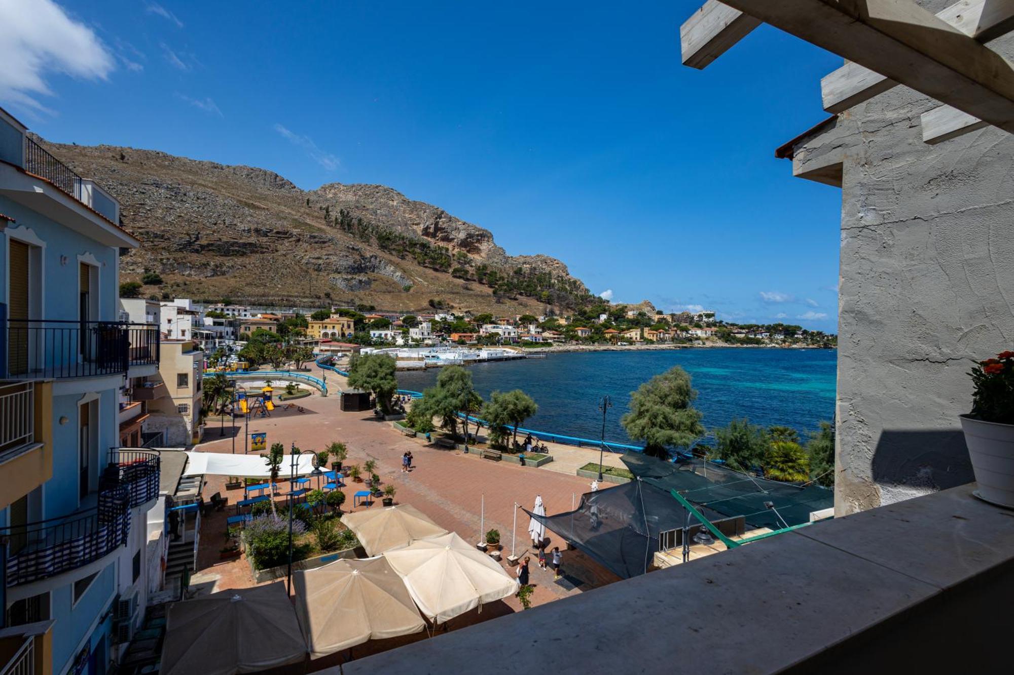 La Piazzetta A Mare Holiday House Sferracavallo Exteriér fotografie