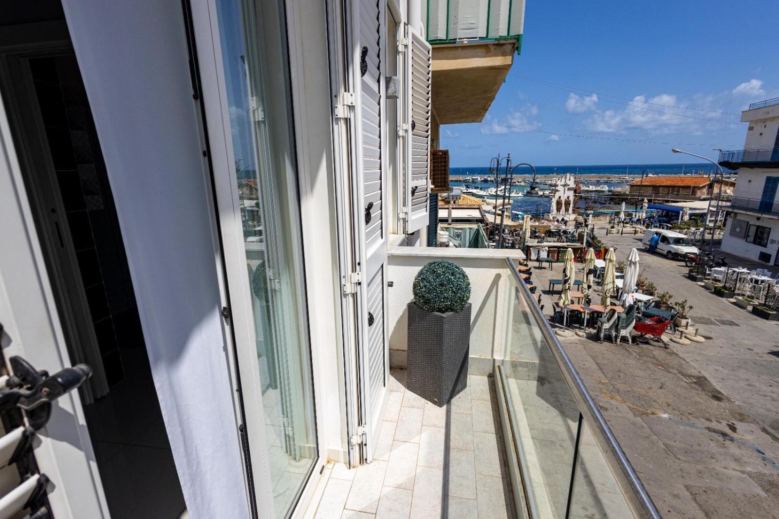 La Piazzetta A Mare Holiday House Sferracavallo Exteriér fotografie